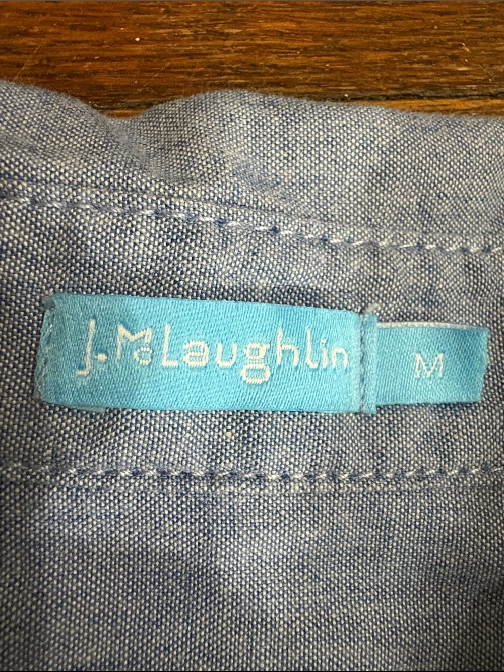 J McLaughlin Light Blue Button-Down Chambray Shirt women’s size medium - Picture 6 of 10